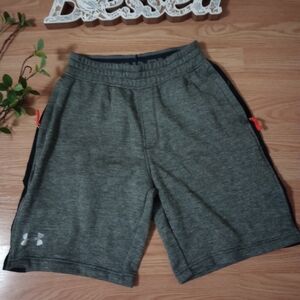 🌿🍒 Under Armour Men's shorts size Small 🍒🌿